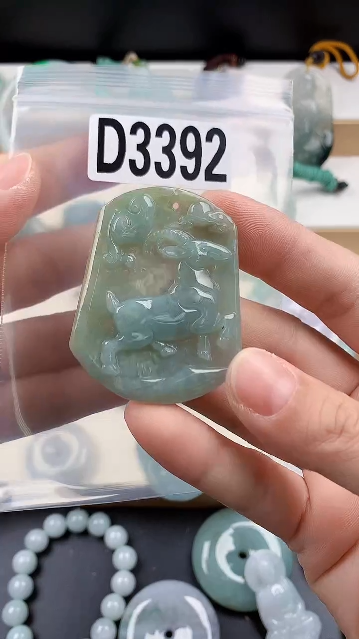 颈饰未镶嵌翡翠天然翡翠吊坠挂件