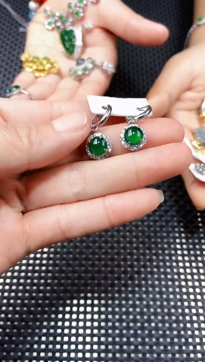 【闪购商品】翡翠耳饰未镶嵌11111111111