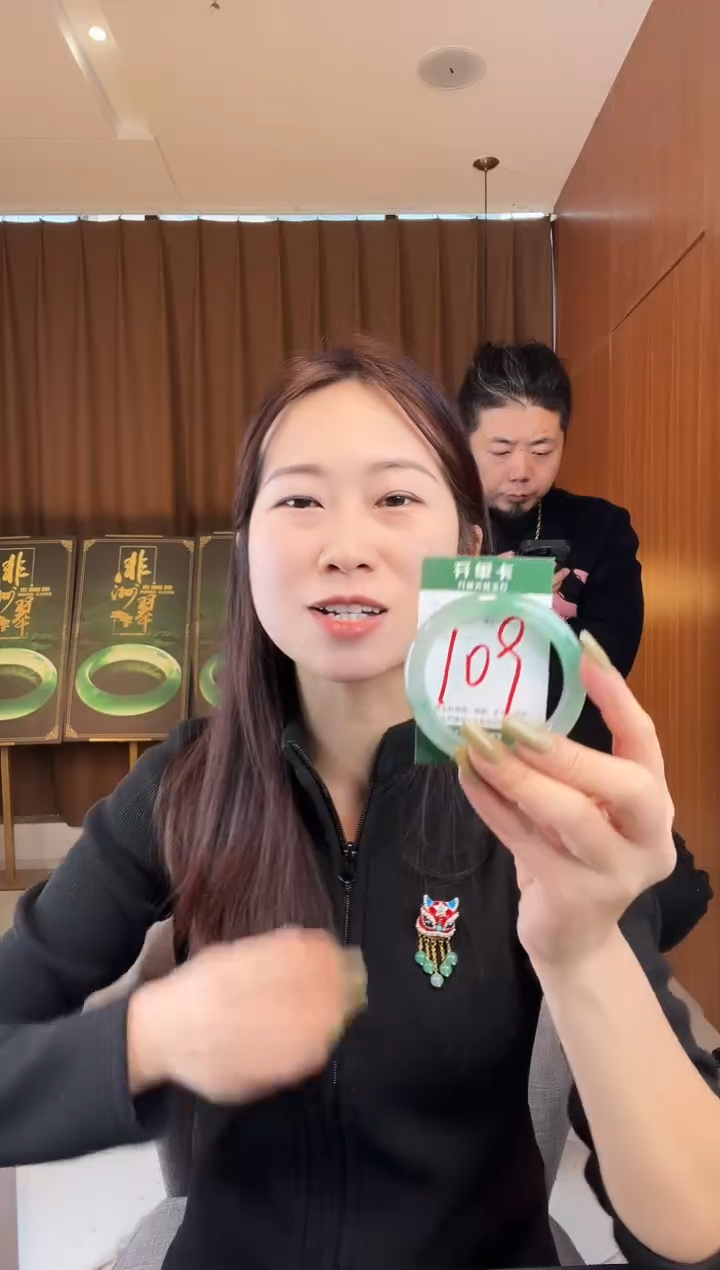 【闪购商品】石英质玉手镯未镶嵌非洲翠