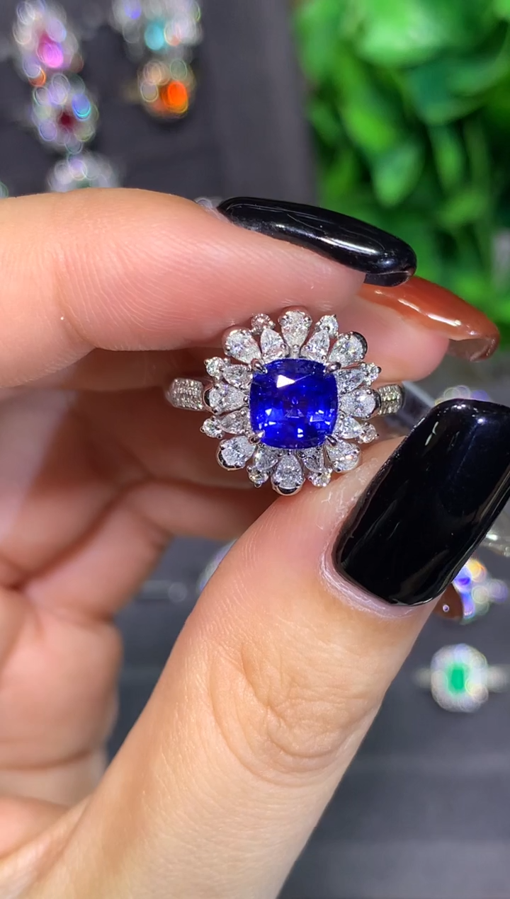 戒指蓝宝石18K金镶嵌小**L2.08ct缅甸无烧