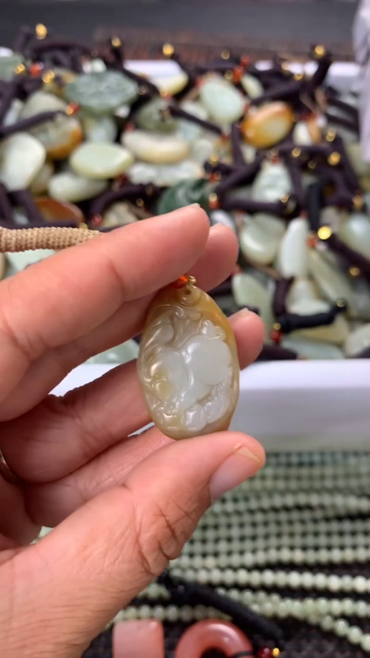 【闪购商品】和田玉颈饰未镶嵌多样性发货没有证书拍一发一有瑕