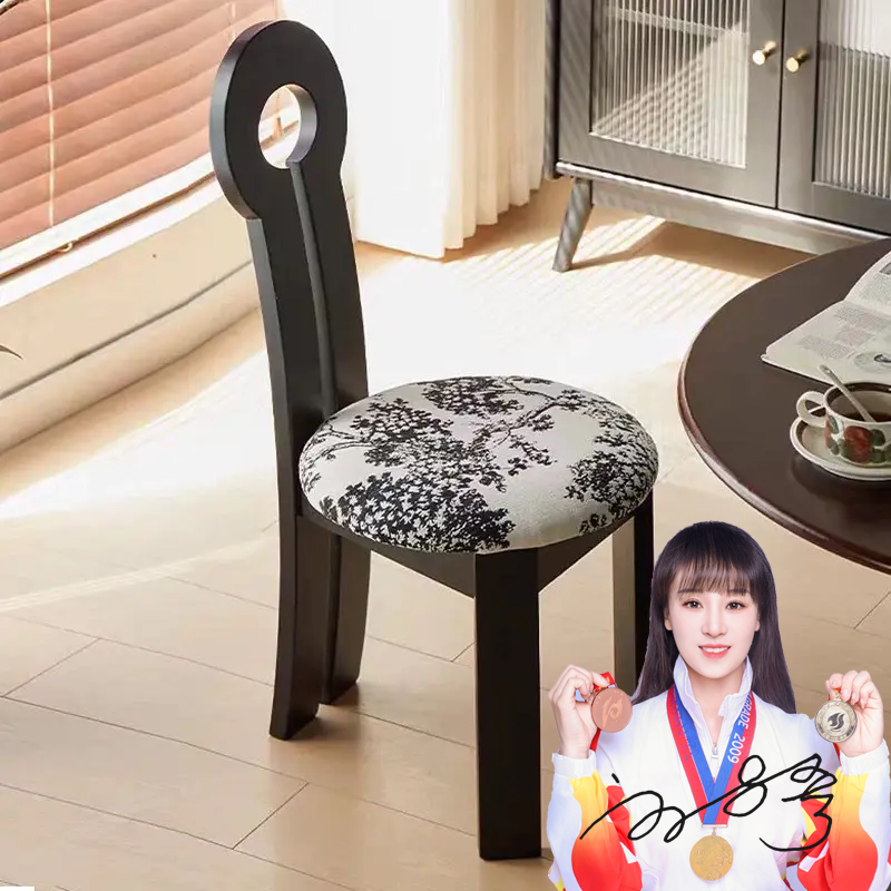 法式复古实木椅中古侘寂风家用设计师化妆靠背椅子北欧艺术钥匙椅