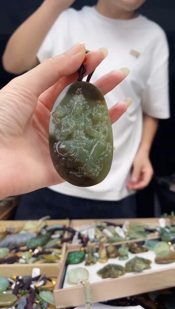 颈饰未镶嵌和田玉1