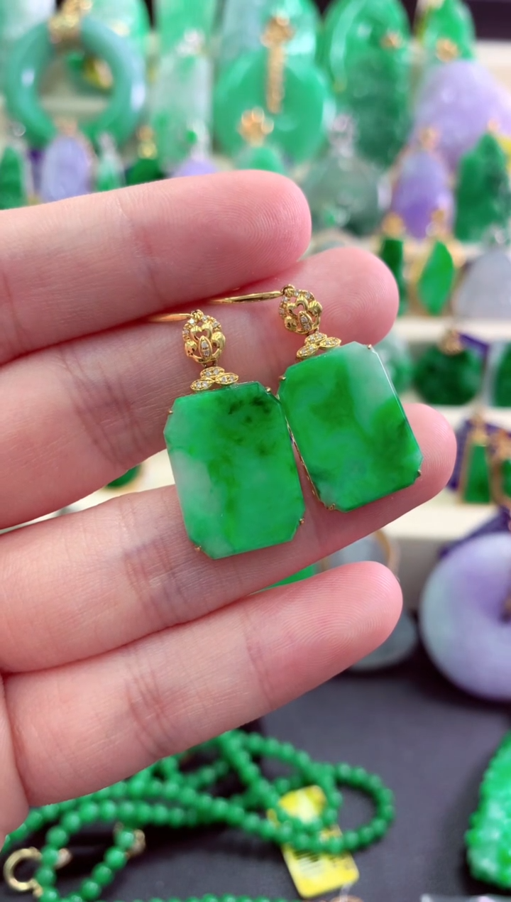 颈饰18K金镶嵌翡翠挂件