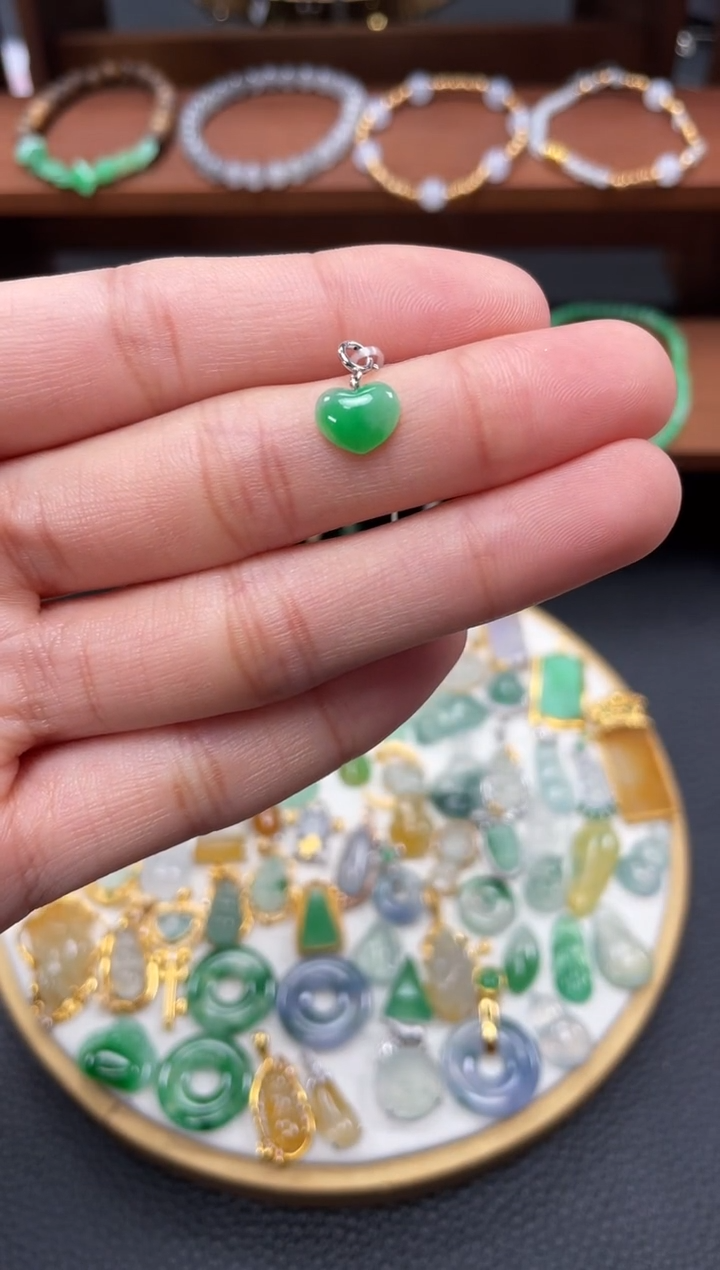 【闪购商品】翡翠吊坠(不含链)18K金镶嵌一个   JK423