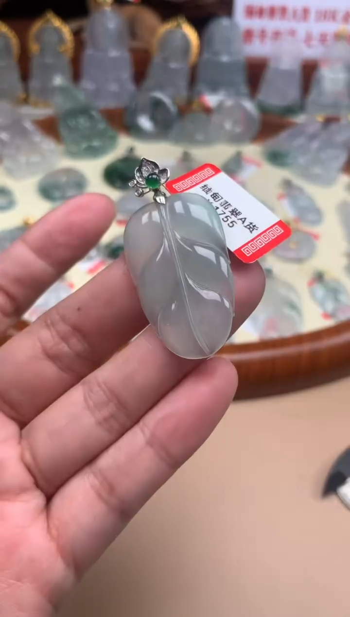 【闪购商品】翡翠颈饰18K金镶嵌叶子