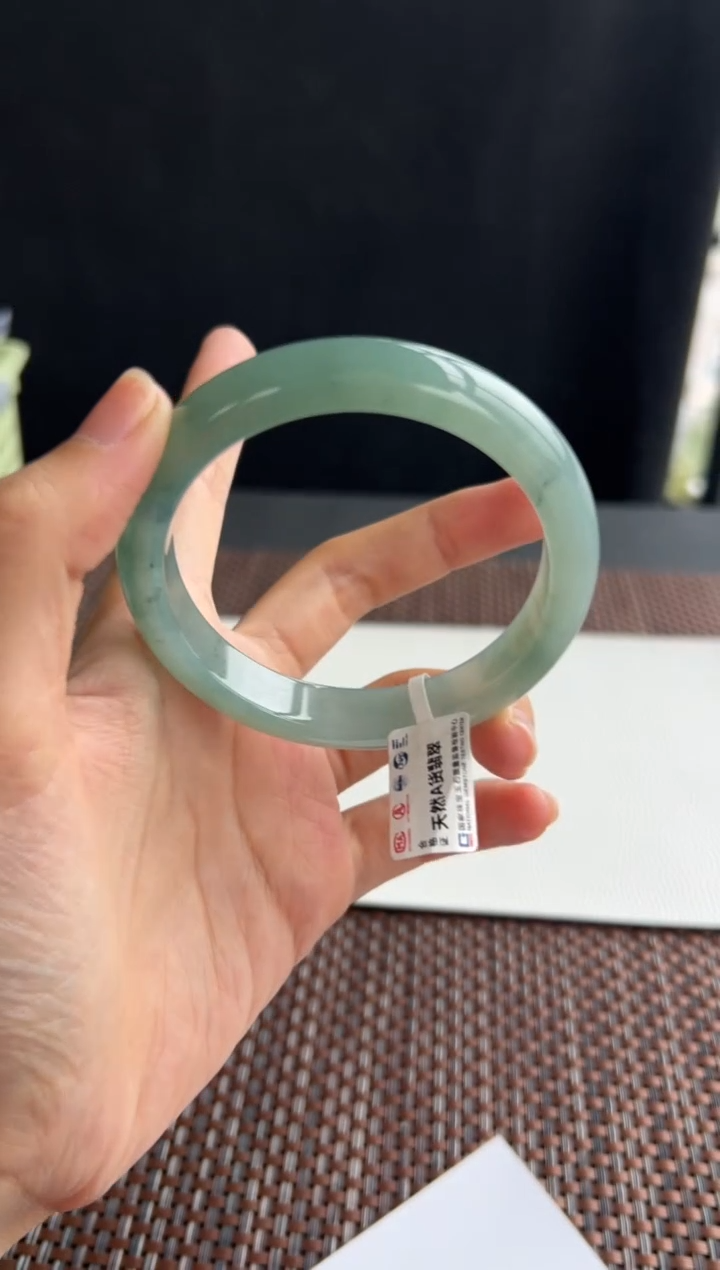 翡翠手镯未镶嵌54号59.9*11.8*8.2