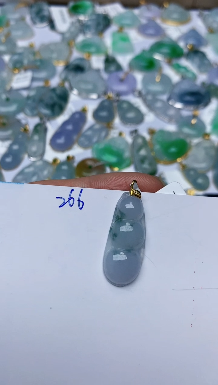 【闪购商品】翡翠颈饰18K金镶嵌天然翡翠A货  