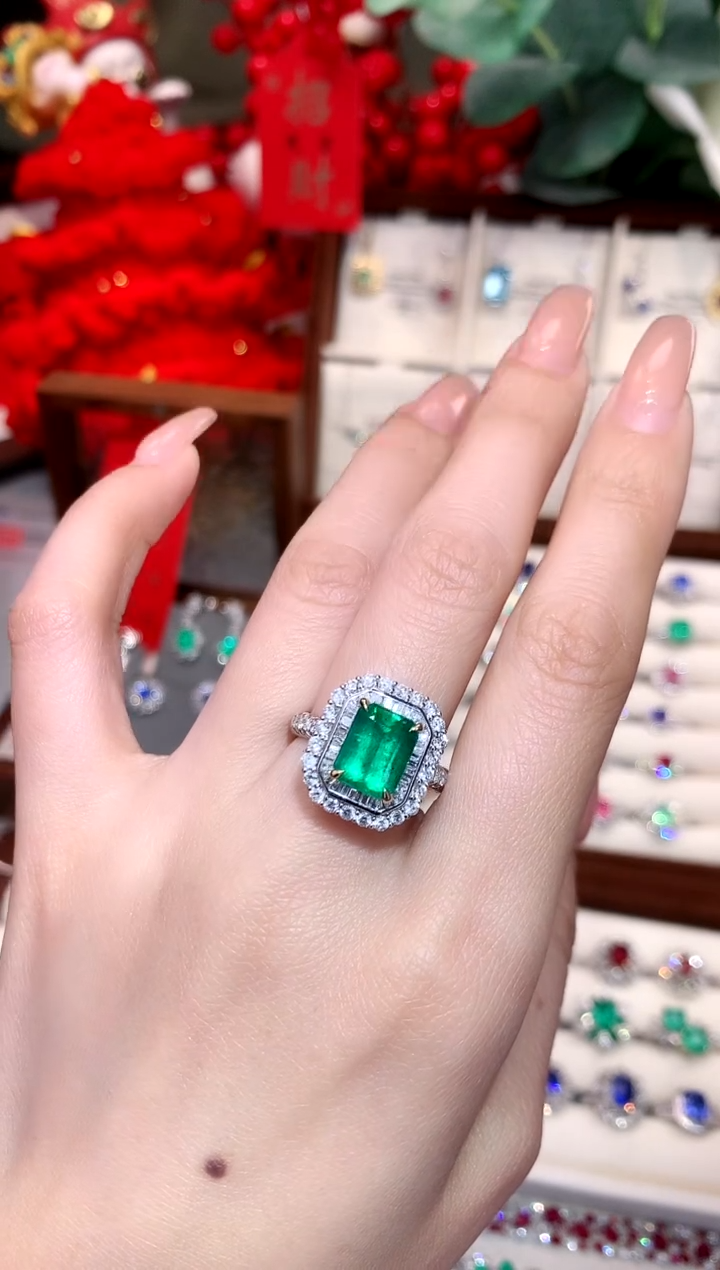 【闪购商品】祖母绿戒指18K金镶嵌2.55ct/天然宝石/七天无理由
