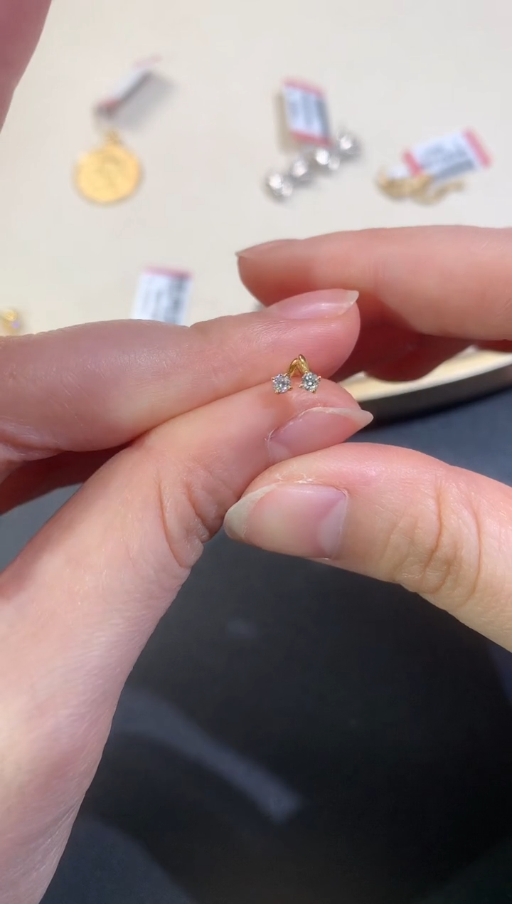 【闪购商品】钻石耳饰18K金镶嵌R205|799