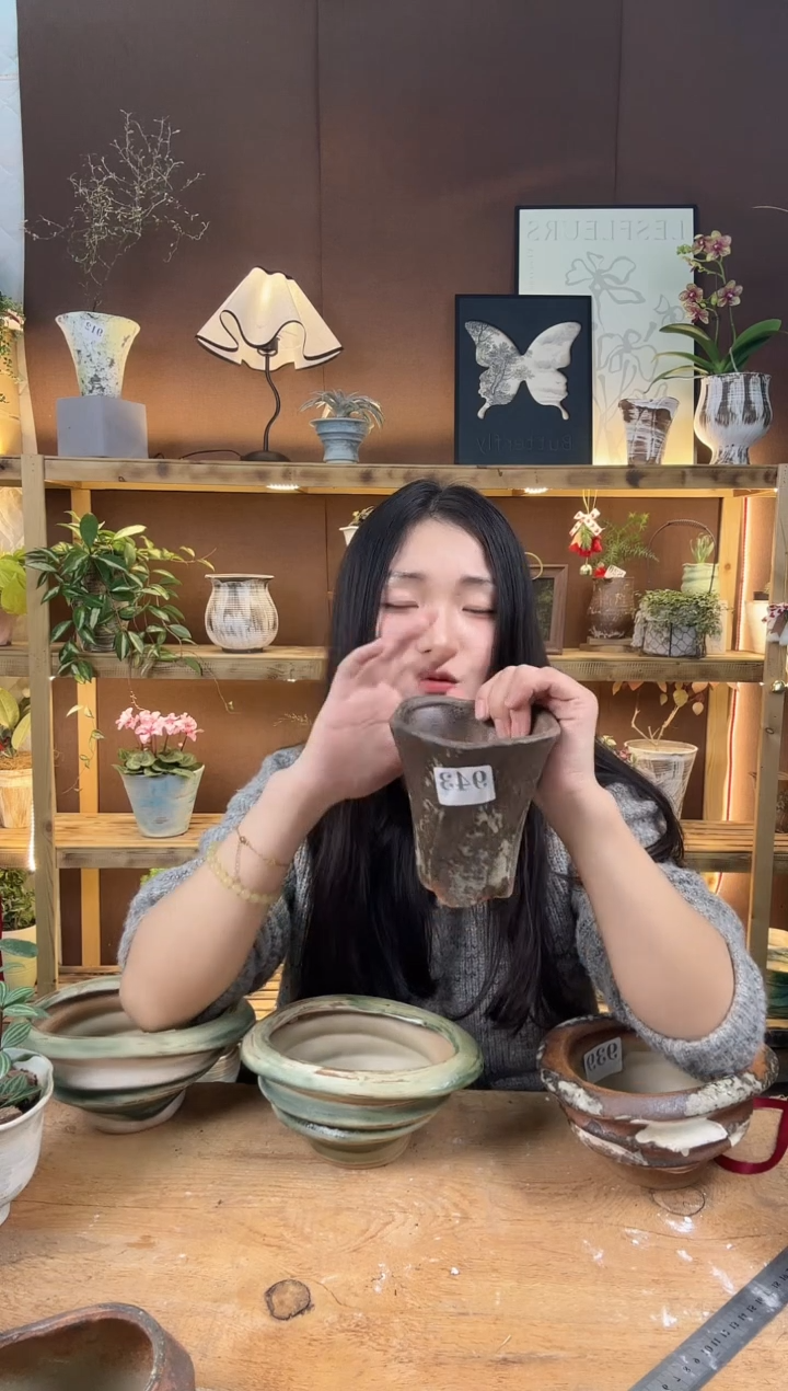 无花朵编号  943   景德镇手绘花盆