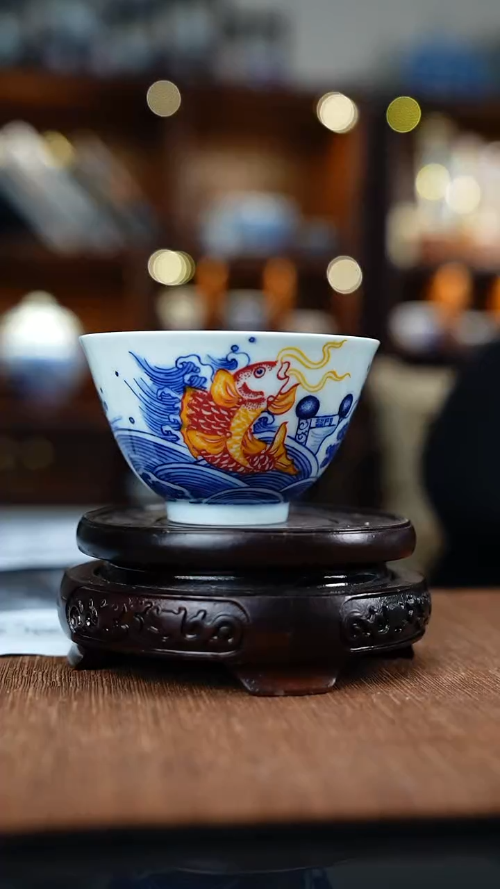 青花鲤鱼跃龙门鸡心杯