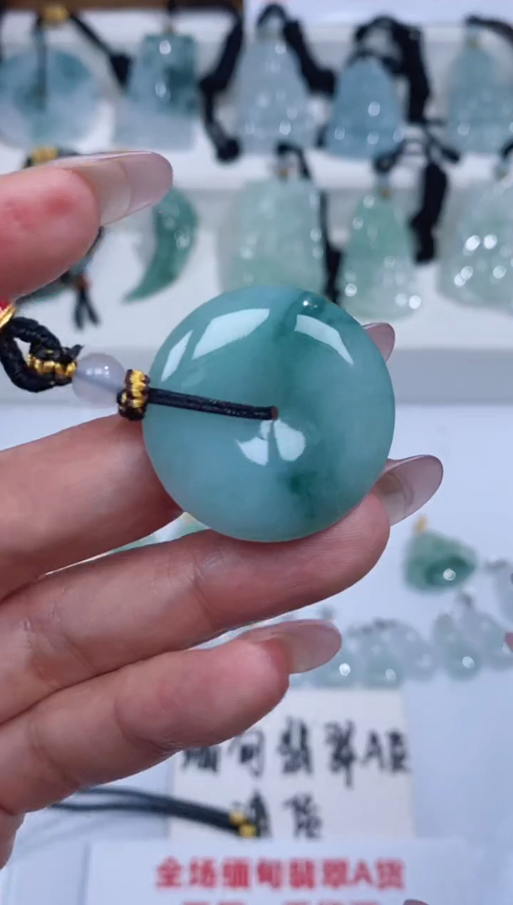 颈饰未镶嵌翡翠吊坠