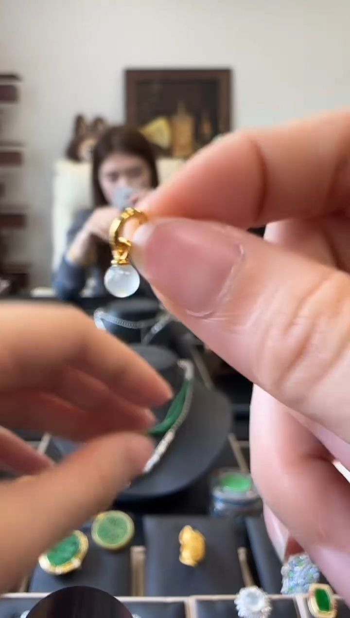 【闪购商品】翡翠吊坠(不含链)18K金镶嵌吊坠