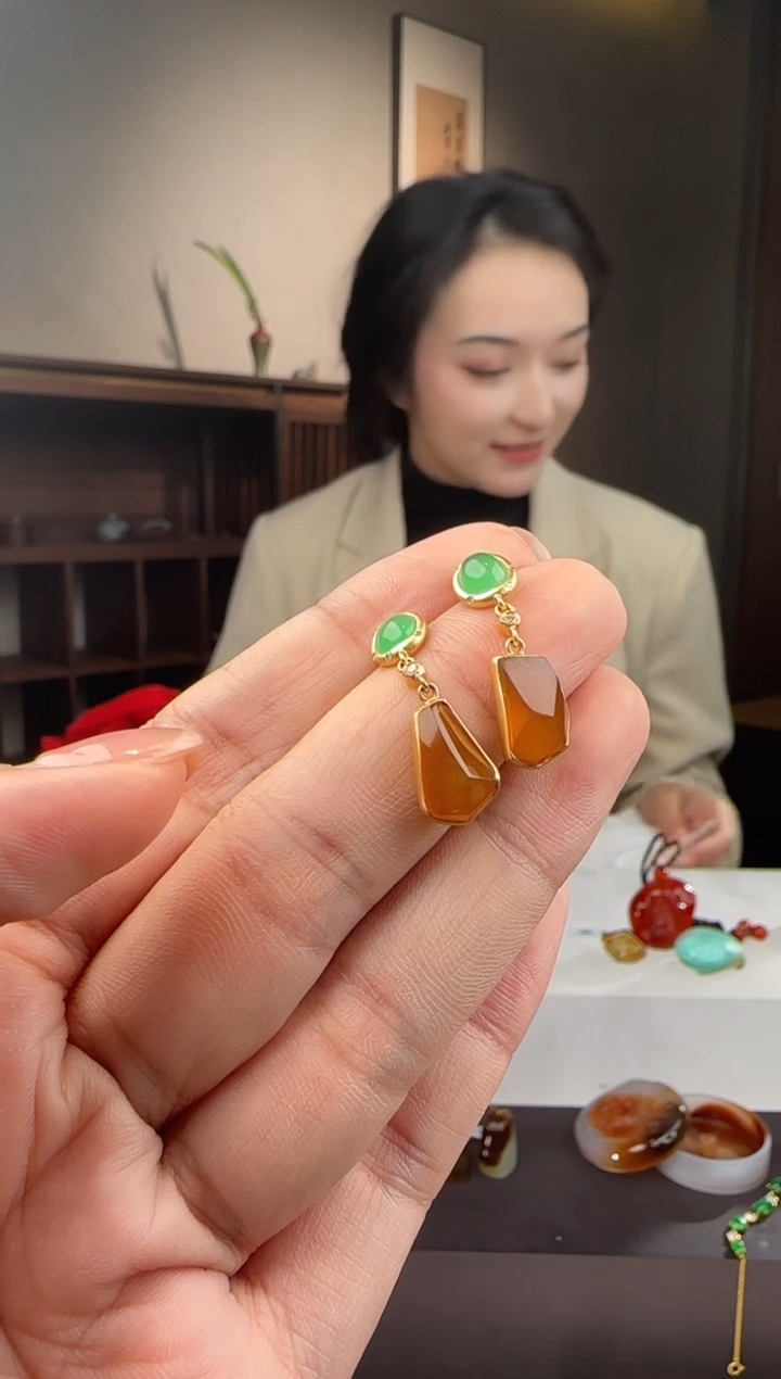 18K金镶嵌翡翠耳饰耳钉双拼色