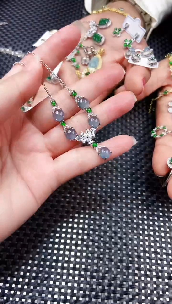 【闪购商品】翡翠颈饰未镶嵌11111111