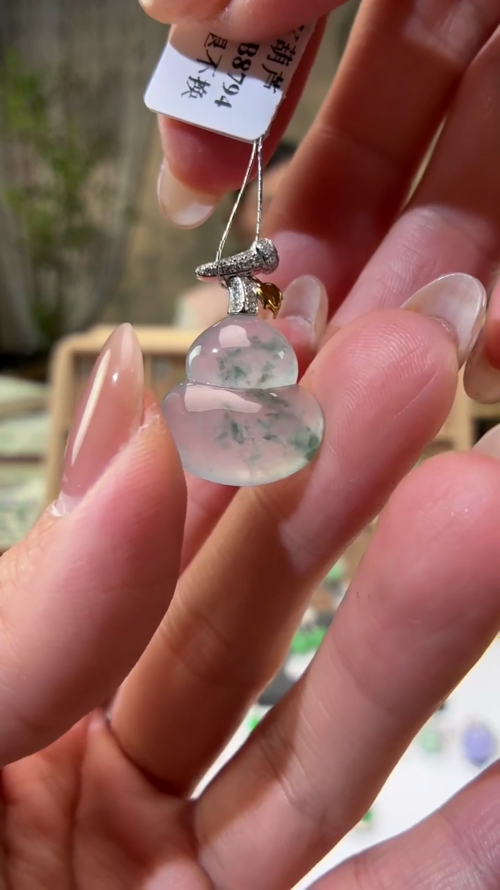 吊坠(不含链)18K金镶嵌翡翠葫芦