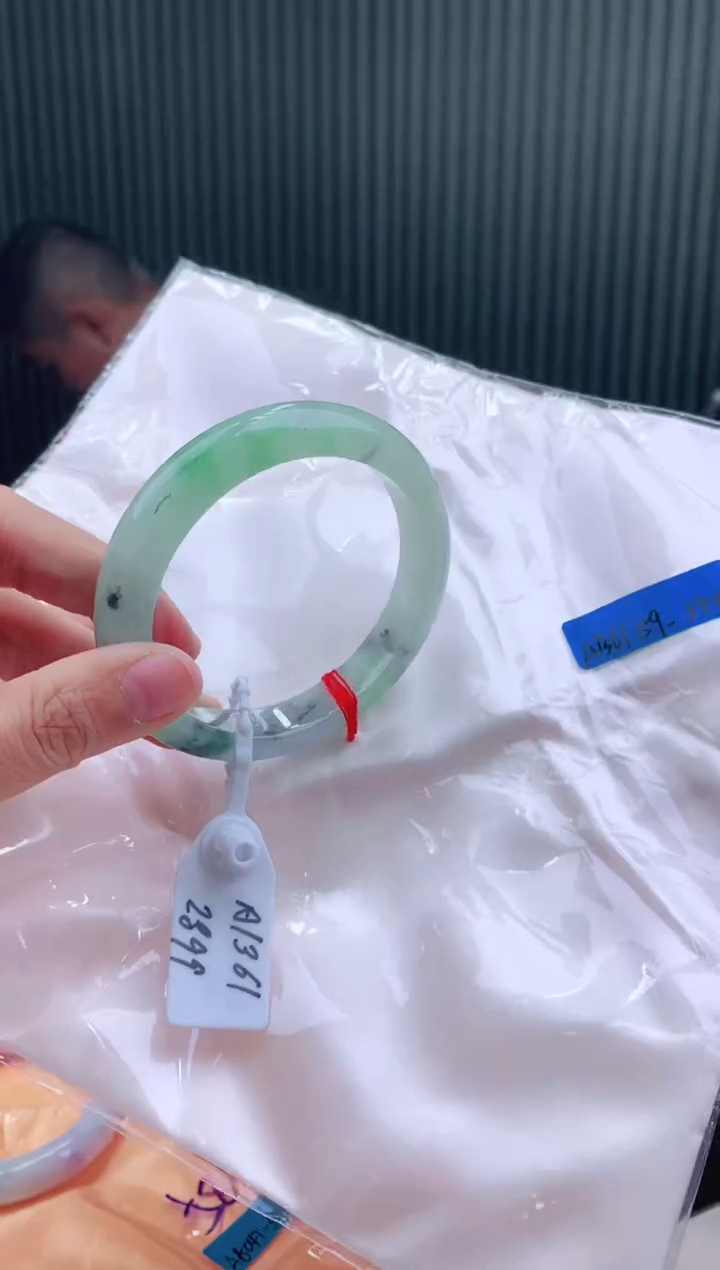 未镶嵌手镯翡翠58+