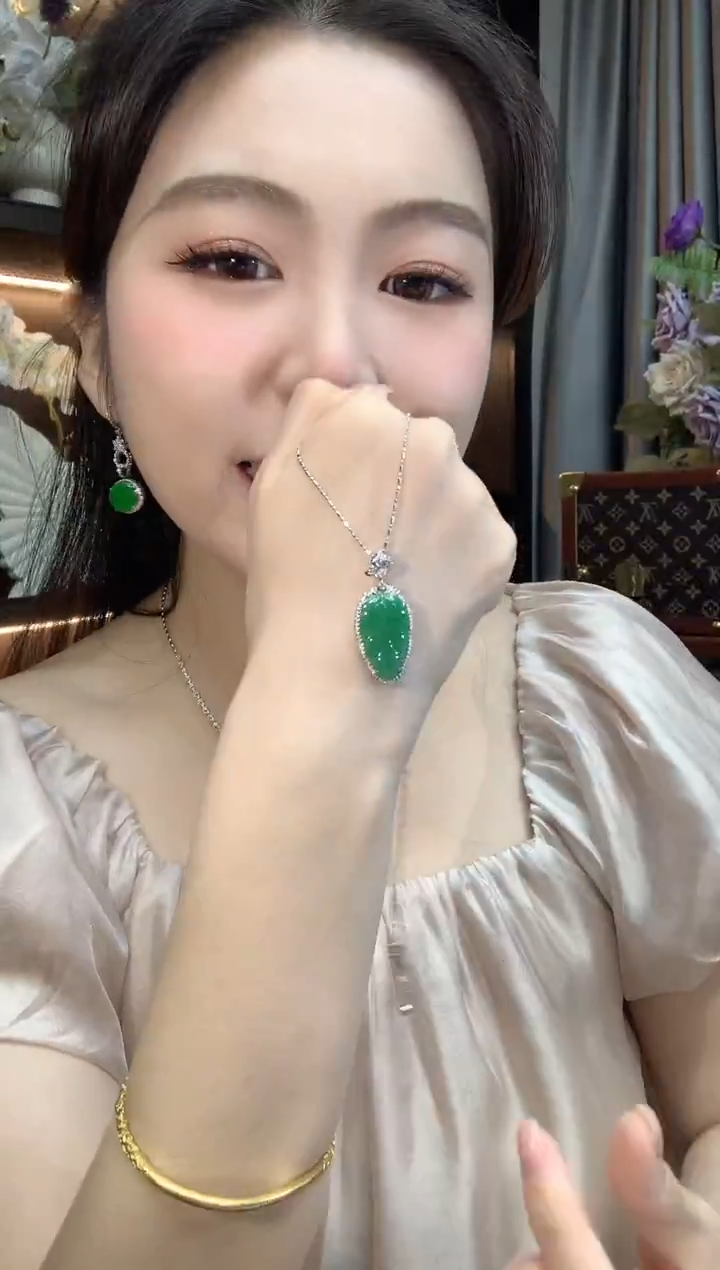 吊坠(不含链)18K金镶嵌翡翠A10翡翠