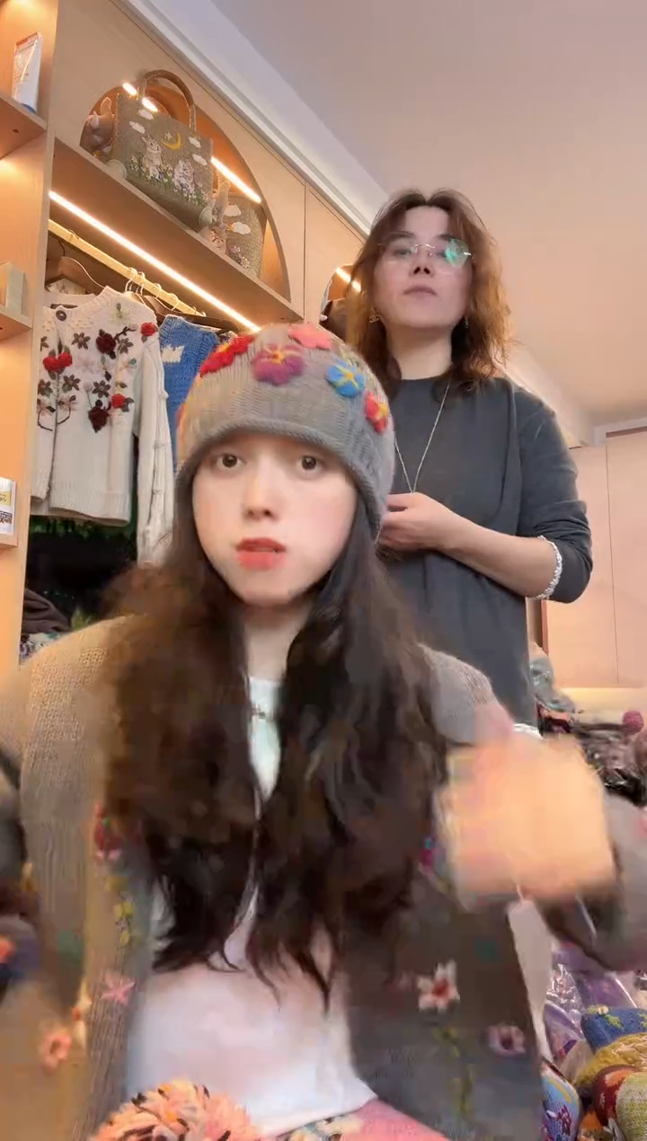 羊毛美利奴灰色刺绣单球帽