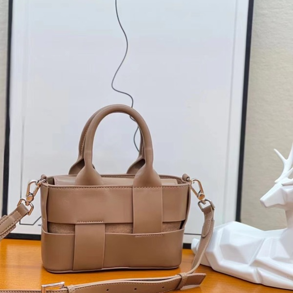 【广州特特】J-6213-摩卡色百搭女士经典秋冬时尚小众肩包