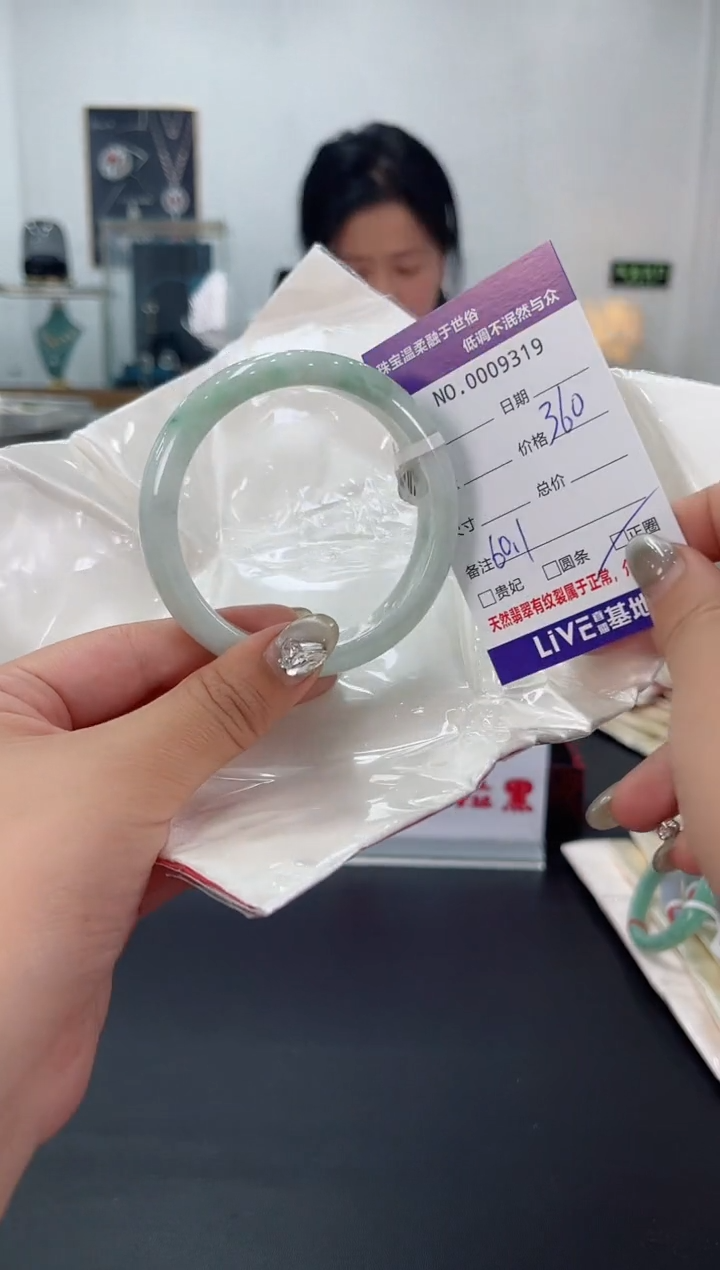 【闪购商品】翡翠手镯未镶嵌天然翡翠A货