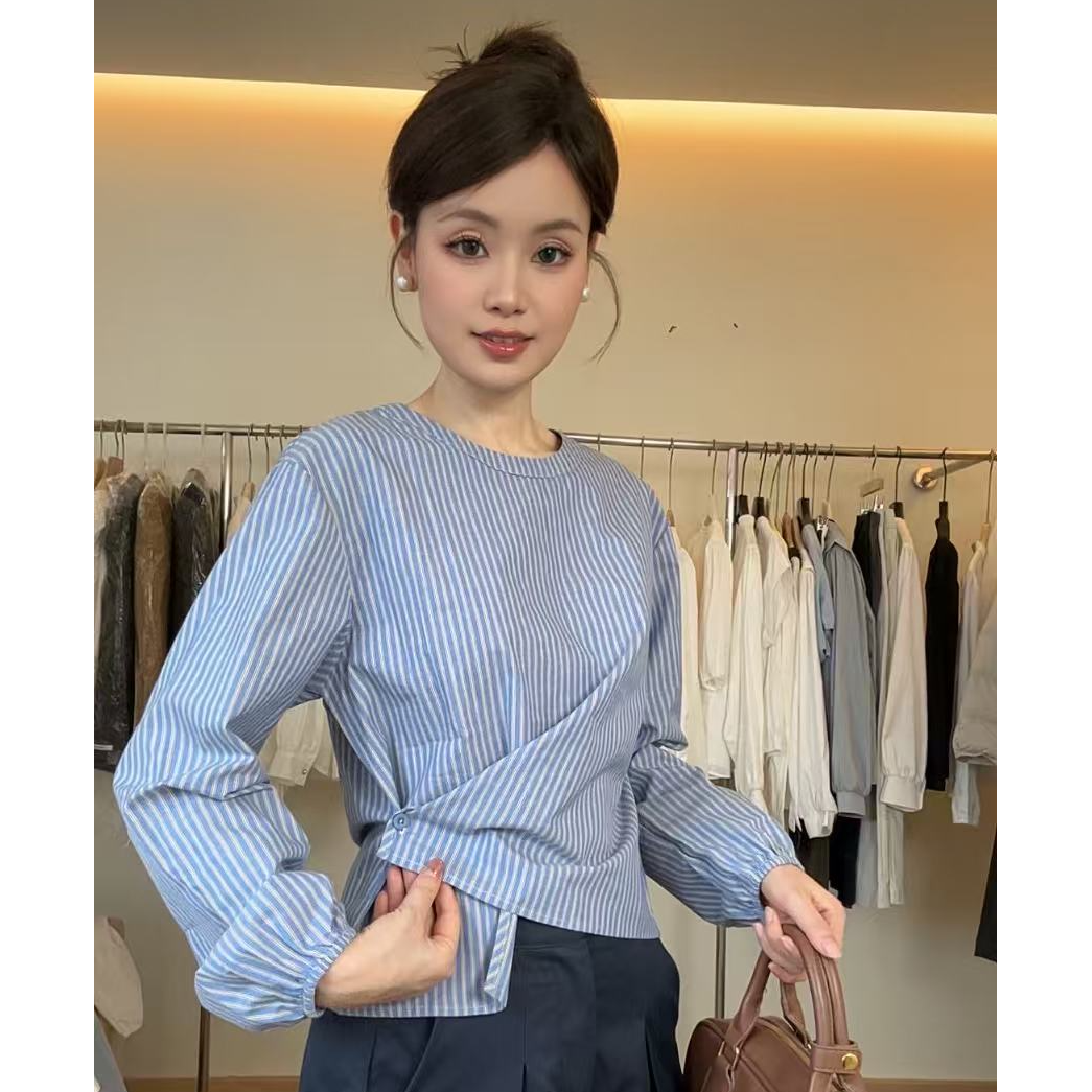 简约条纹圆领长袖衬衫女秋季新款韩版设计感斜扣宽松上衣