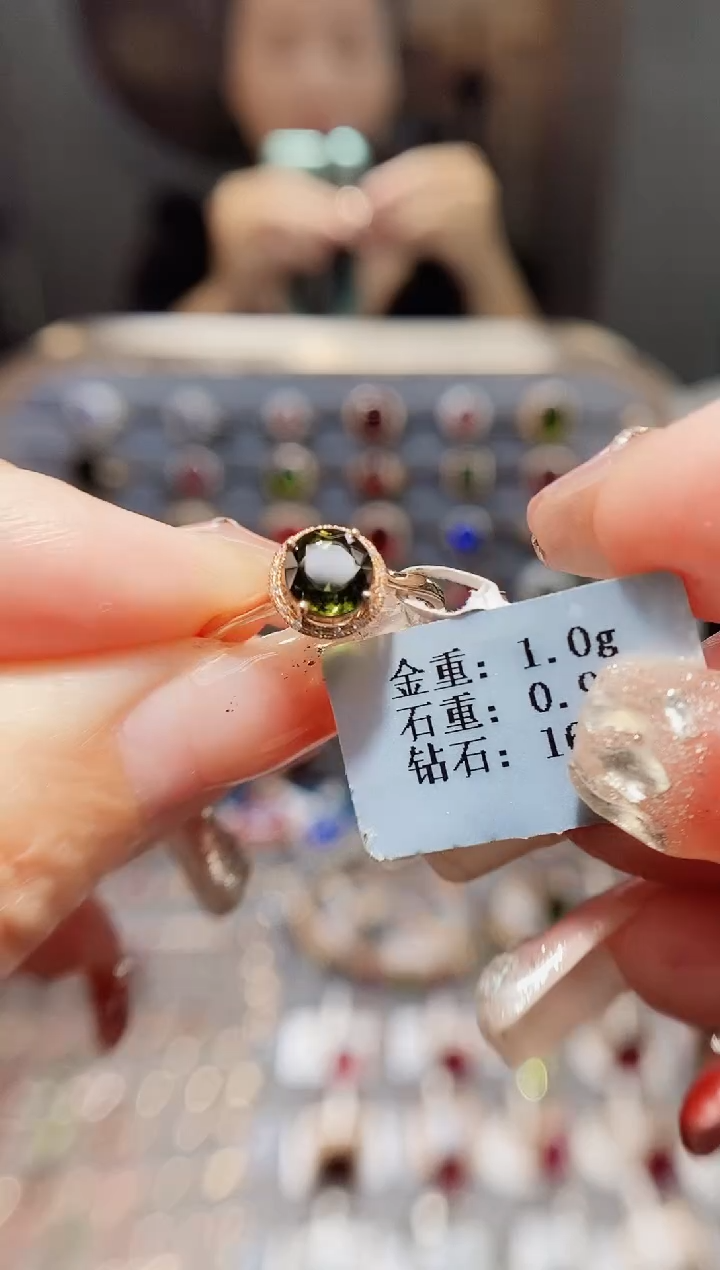 18K金镶嵌戒指碧玺0.9