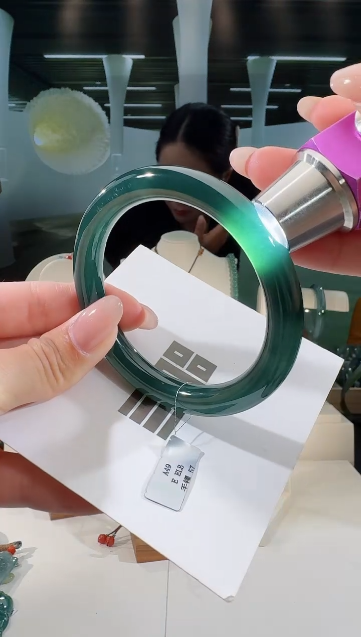 翡翠手镯未镶嵌57圈