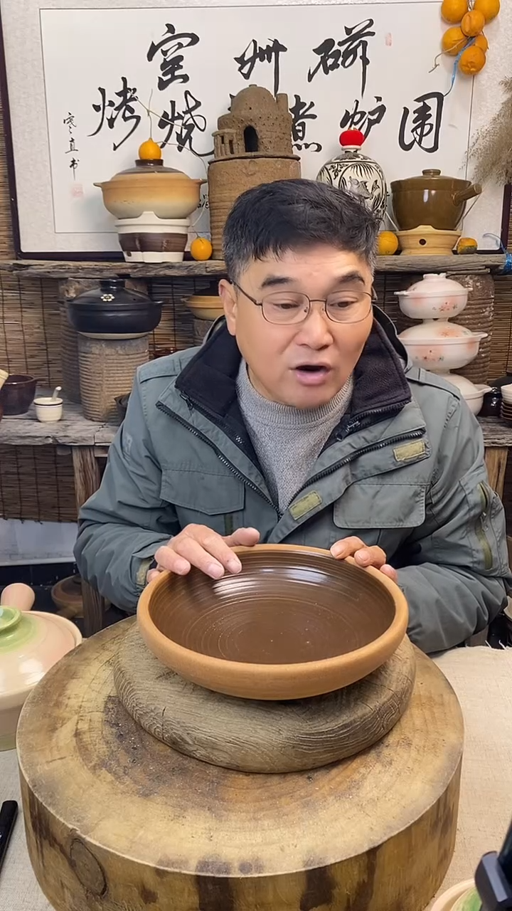 土陶口径26cm复古土菜钵（无盖） 