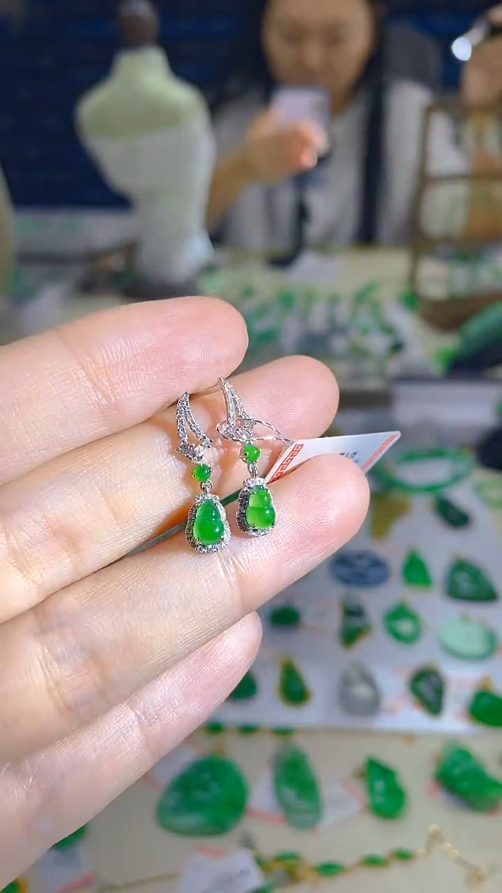 颈饰18K金镶嵌翡翠新号开播 全场乱卖