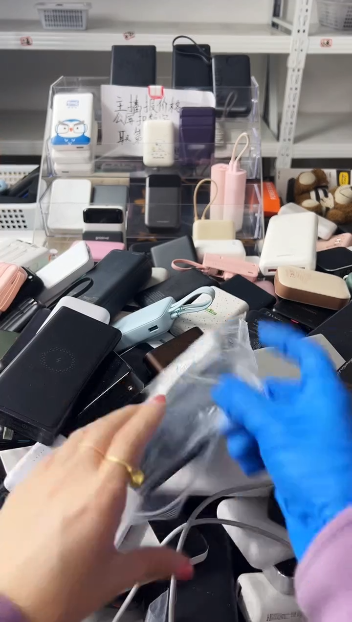 1mℳ****࿐小巧自带线精品移动电源