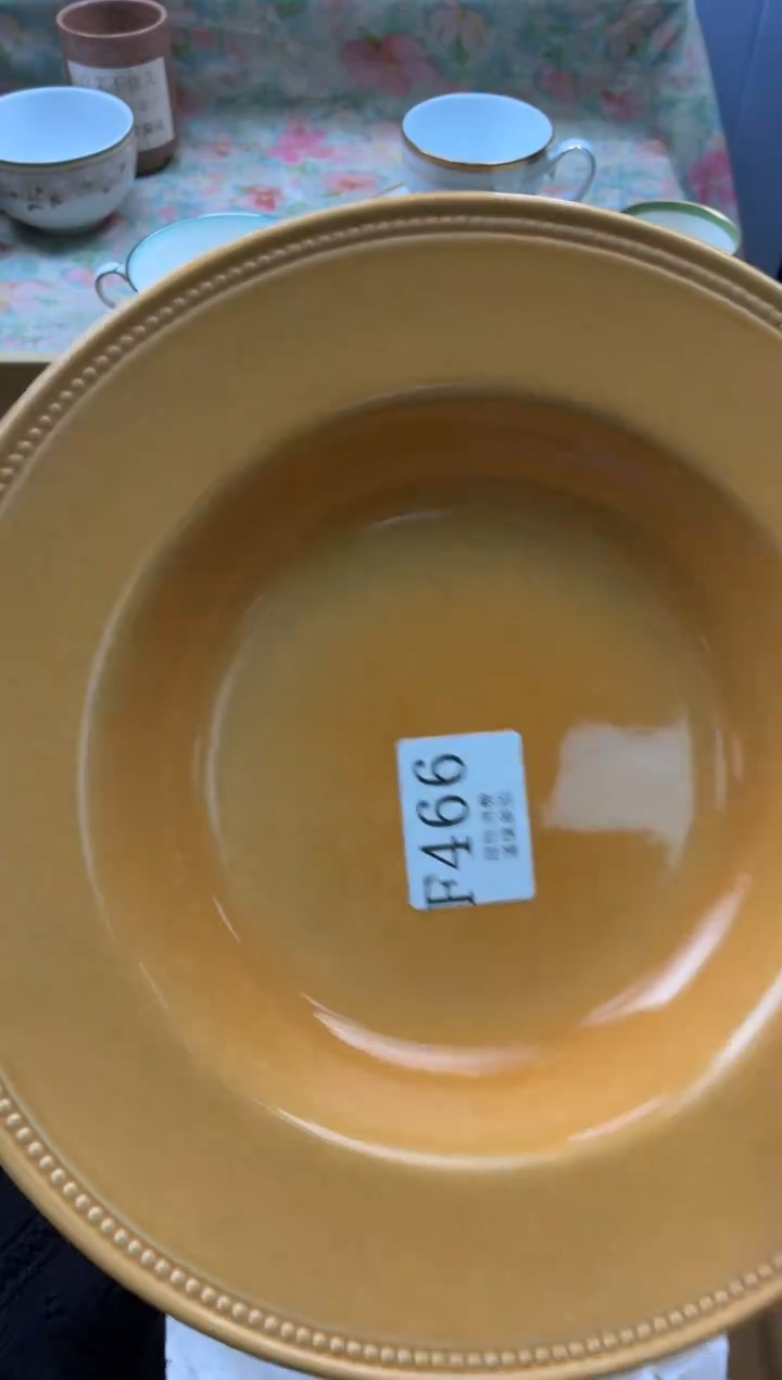 瓷片红***兔       F466