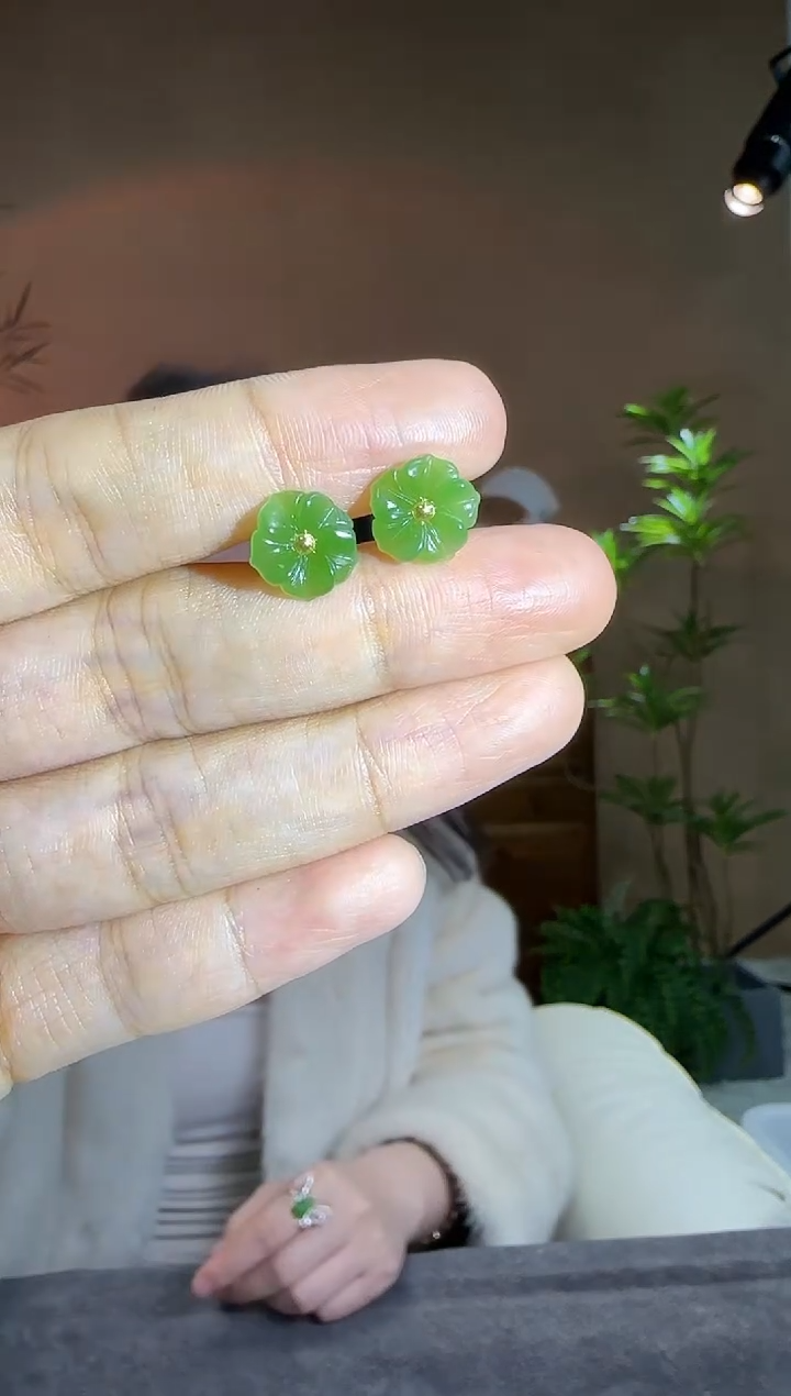 【闪购商品】和田玉耳钉18K金镶嵌18K金镶碧玉樱花耳钉