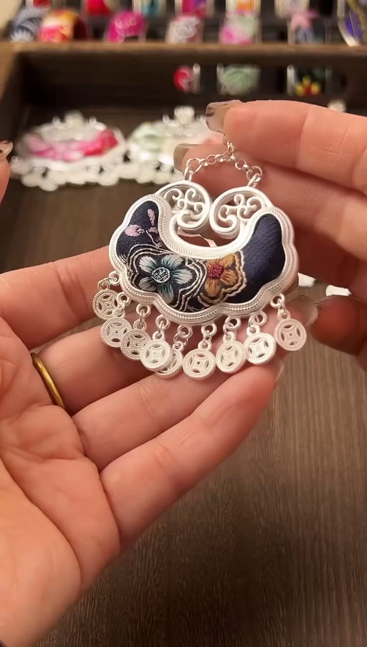 【闪购商品】织绣民族风老绣饰品310