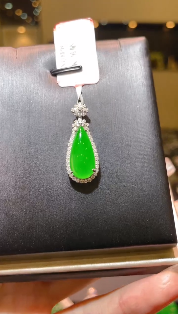 【闪购商品】翡翠吊坠(赠链)18K金镶嵌A60