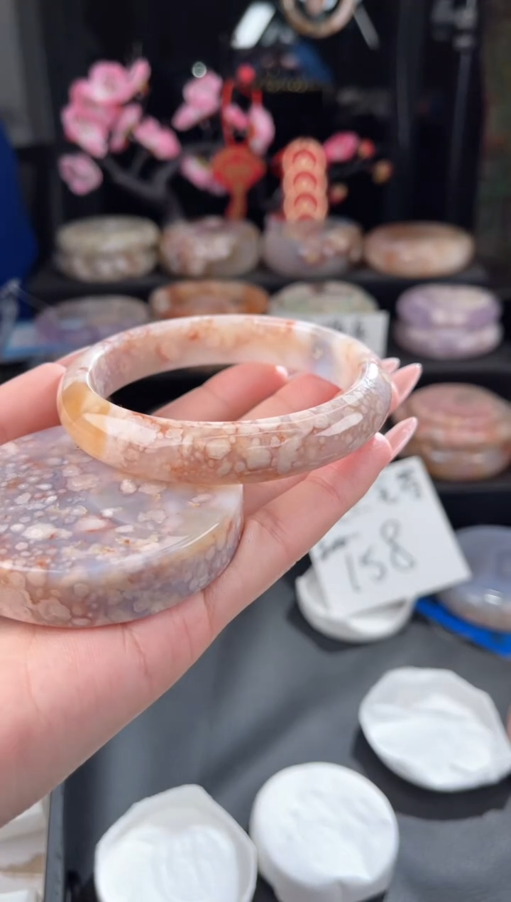 【闪购商品】石英质玉手镯未镶嵌62