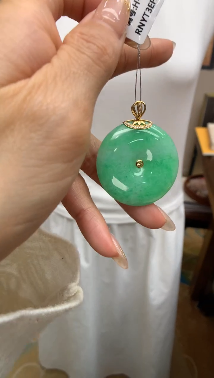 【闪购商品】翡翠颈饰18K金镶嵌平安扣