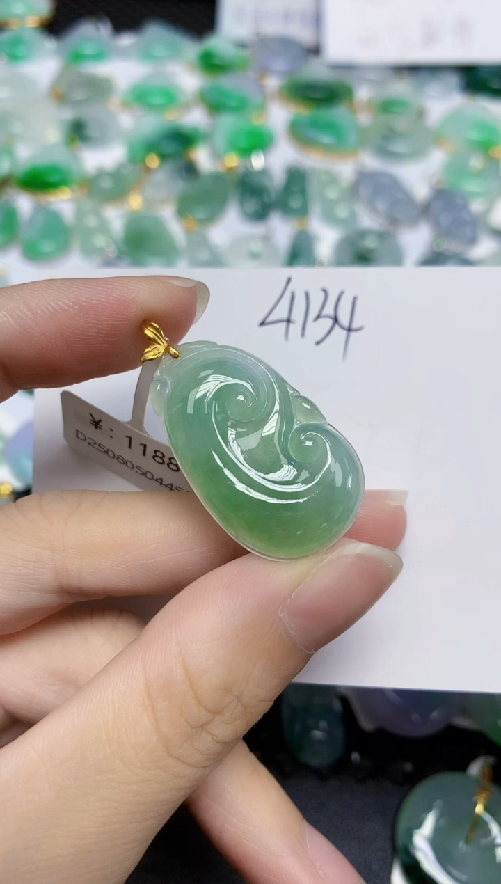 翡翠18K金镶嵌颈饰天然缅甸翡翠A货