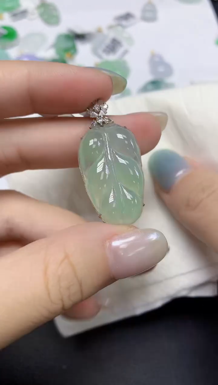 翡翠18K金镶嵌颈饰天然缅甸翡翠A货