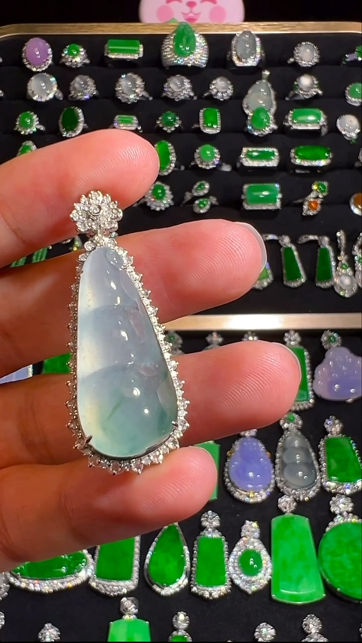 18K金镶嵌挂件翡翠吊坠