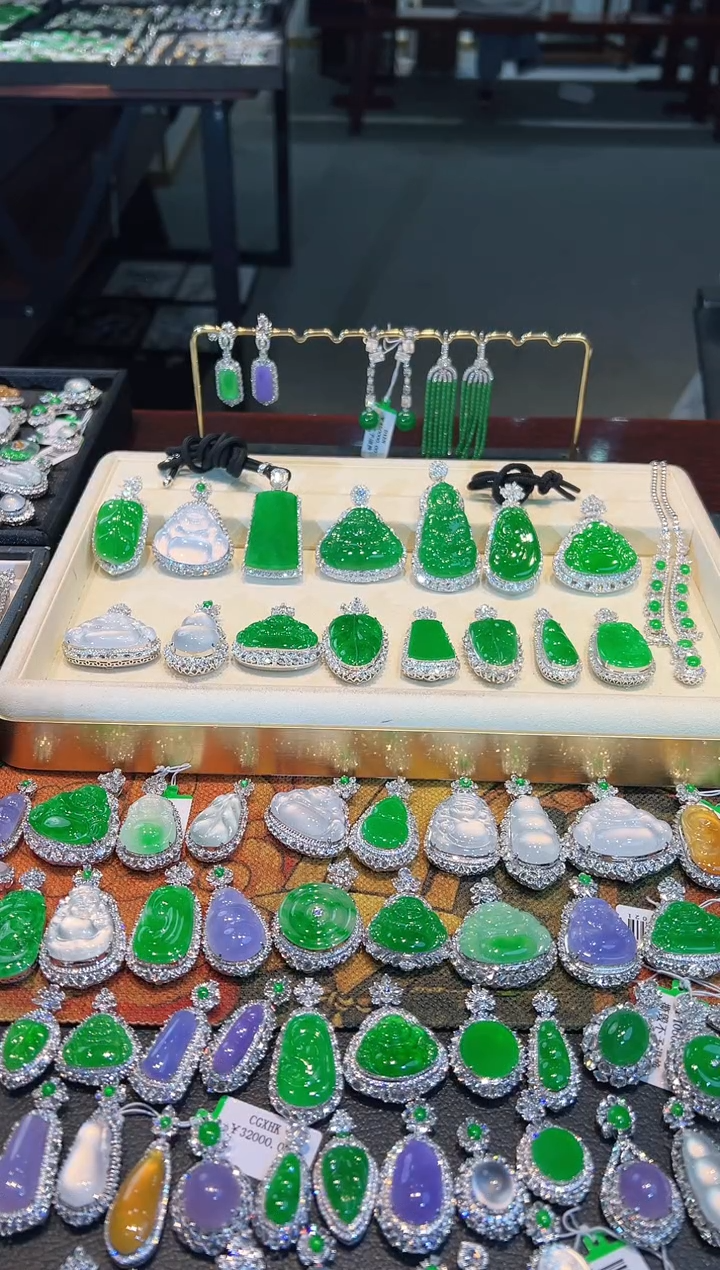 【闪购商品】翡翠吊坠(不含链)18K金镶嵌翡翠