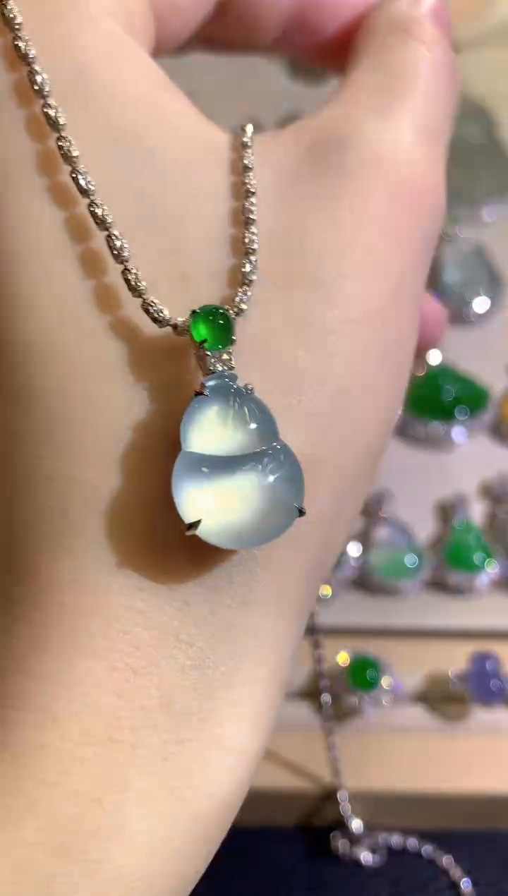 吊坠(不含链)18K金镶嵌翡翠冬日珠宝W62