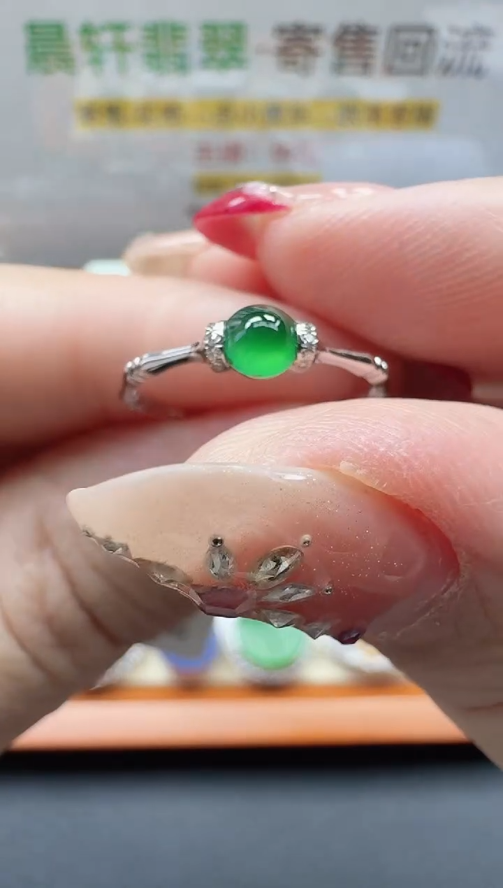 颈饰18K金镶嵌翡翠雪*寄售回流，24小时鉴赏期