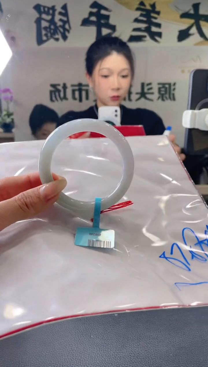 【闪购商品】翡翠手镯未镶嵌手镯