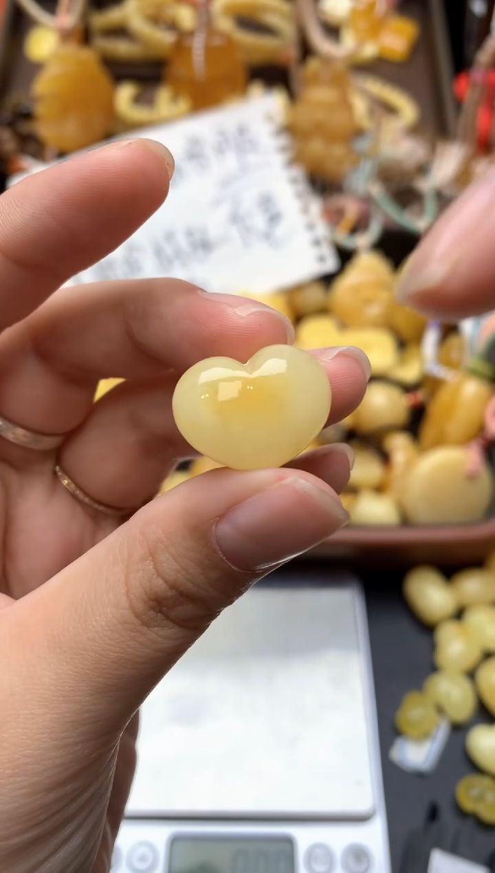 【闪购商品】未镶嵌琥珀珠宝奇石045琥珀蜜蜡花粉有纹小坑介意勿拍