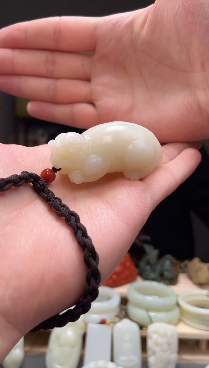 颈饰未镶嵌和田玉1****哈貔貅