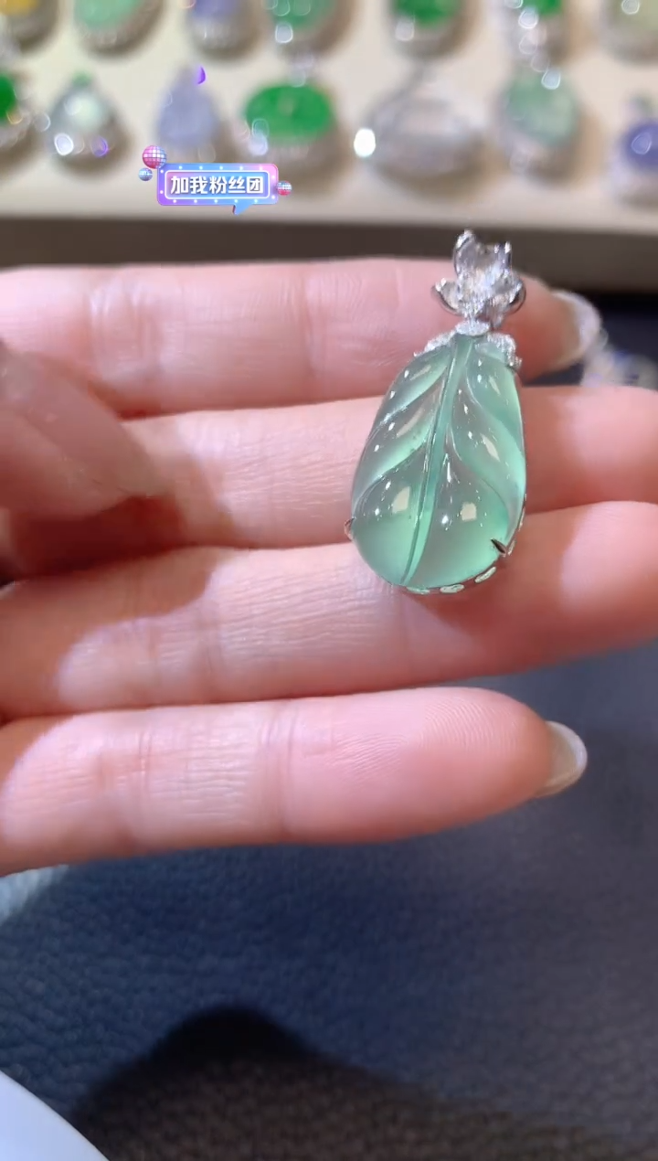 【闪购商品】翡翠吊坠(不含链)18K金镶嵌C30