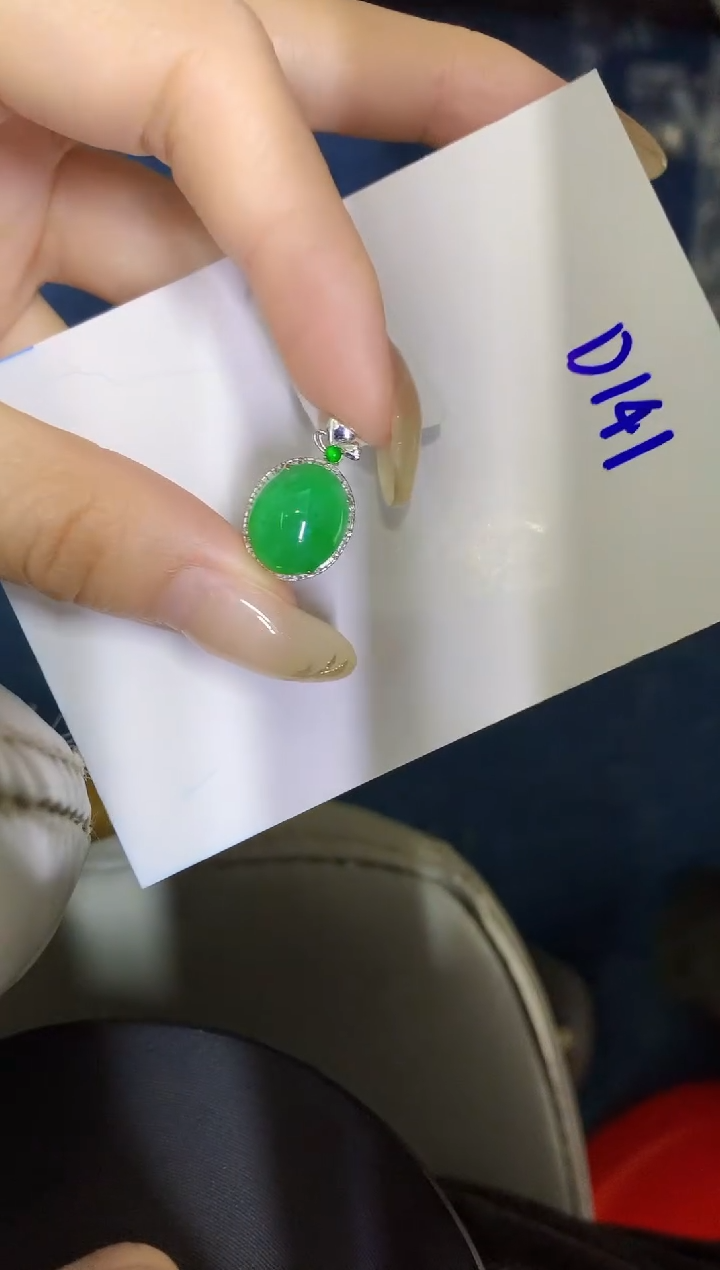 翡翠18K金镶嵌颈饰缅甸天然翡翠A货