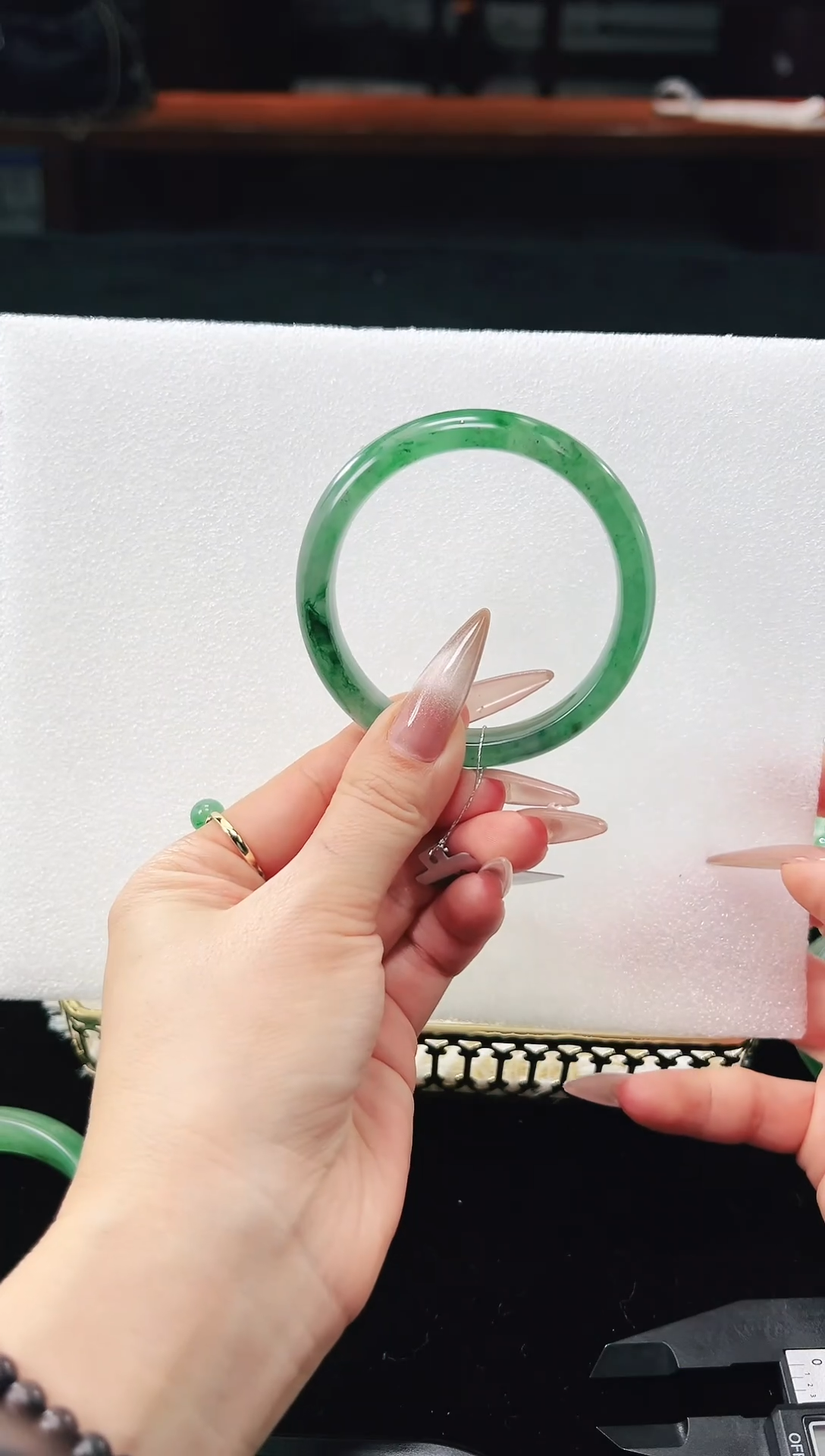 【闪购商品】石英质玉手镯未镶嵌天然非洲翠手镯